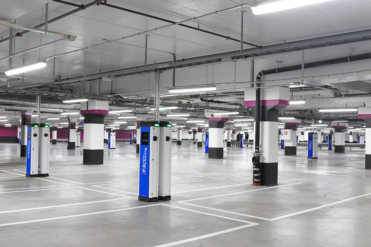 Le parking Tele2 Arena gère 160 bornes de recharge pour véhicules électriques (VE) dotées du DLM Premium