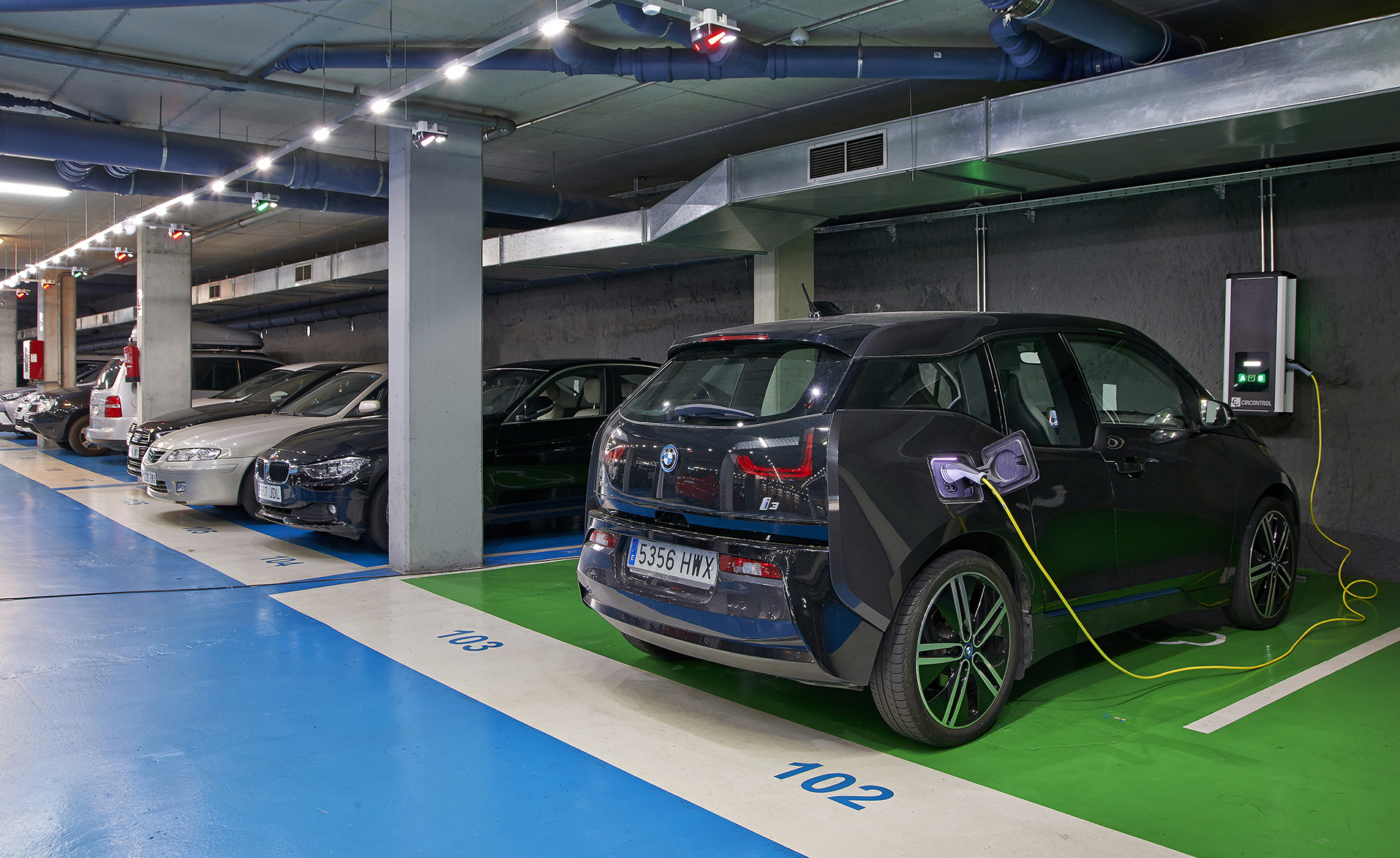 Detect and avoid parking violation in EV charging bays