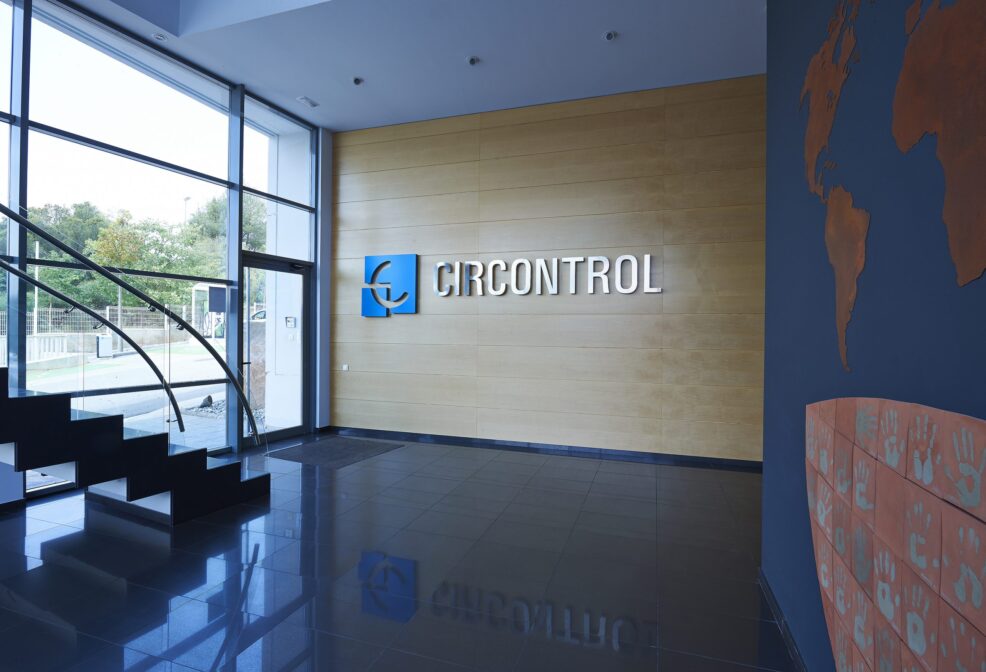 Circontrol organiza su actividad en dos divisiones independientes, CirPark centrada en el parking eficiente y CirCarLife en la recarga del vehículo eléctrico